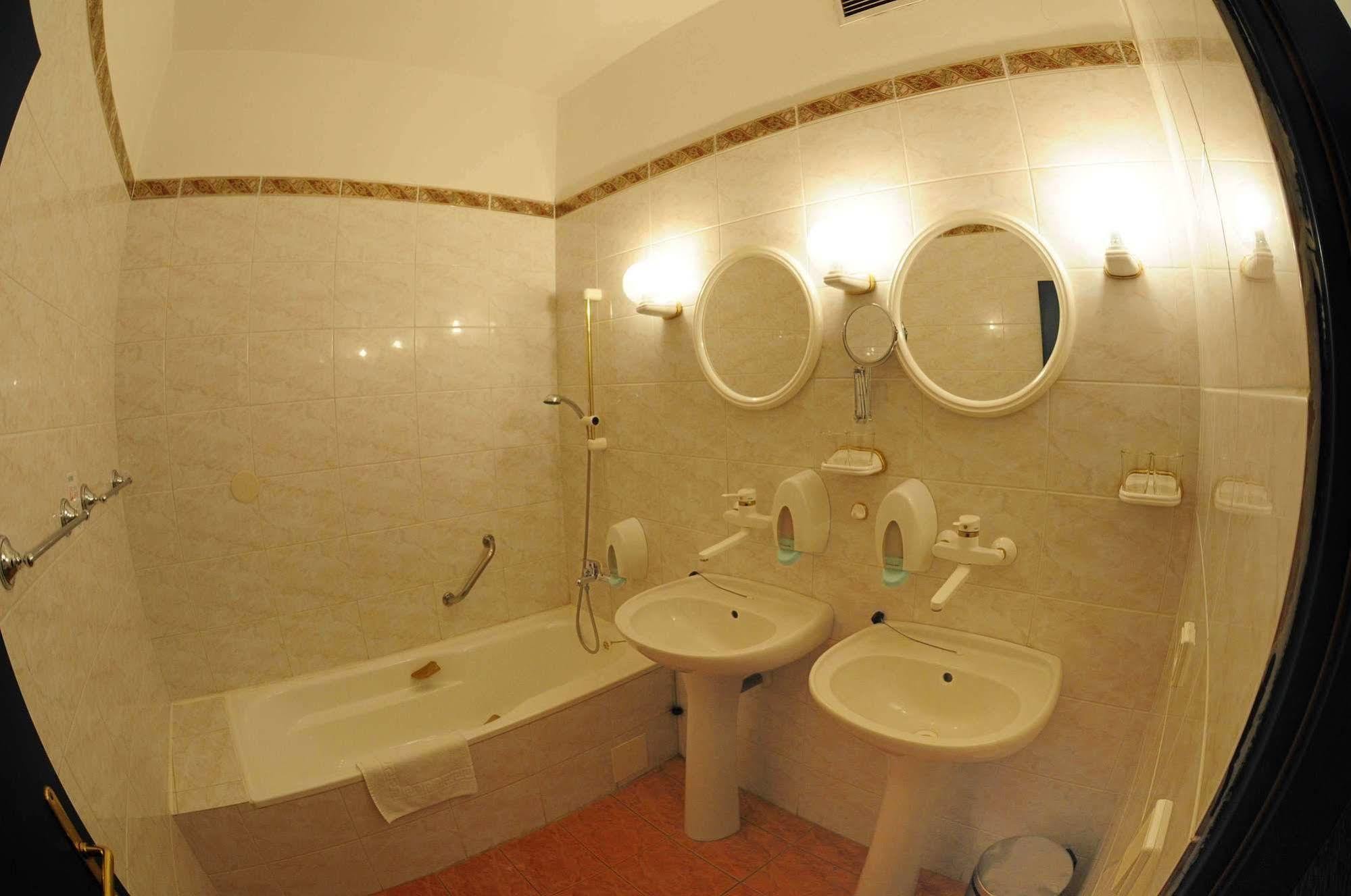 Interhotel America بايسك المظهر الخارجي الصورة